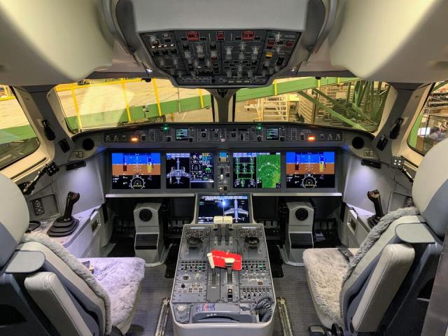 A220-100-cockpit.jpg